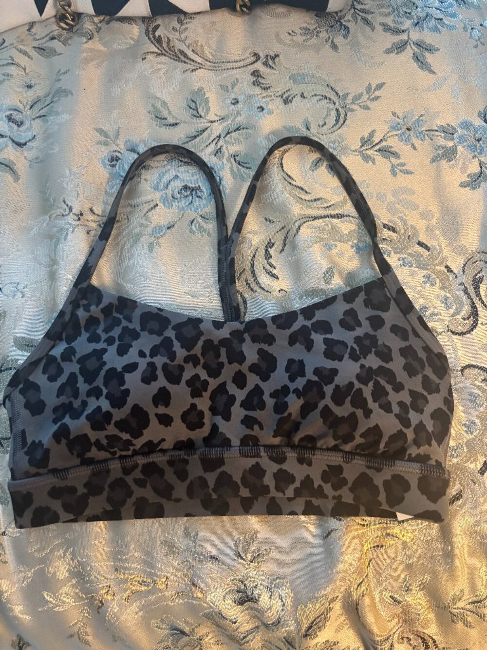 NWOT Lululemon Flow Y Nulu Light Support Bra Size 4 - Picture 2 of 4